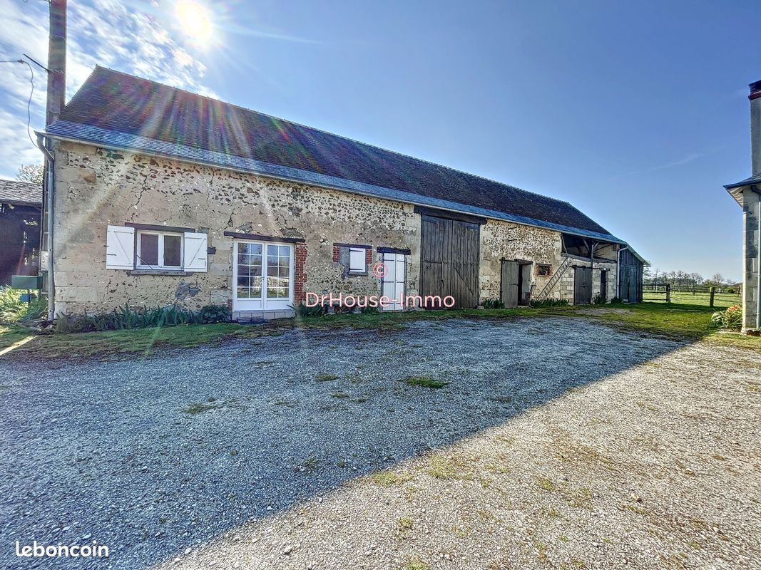 Casa de 5 dormitorios en Chateau-la-Valliere, France No. 54117