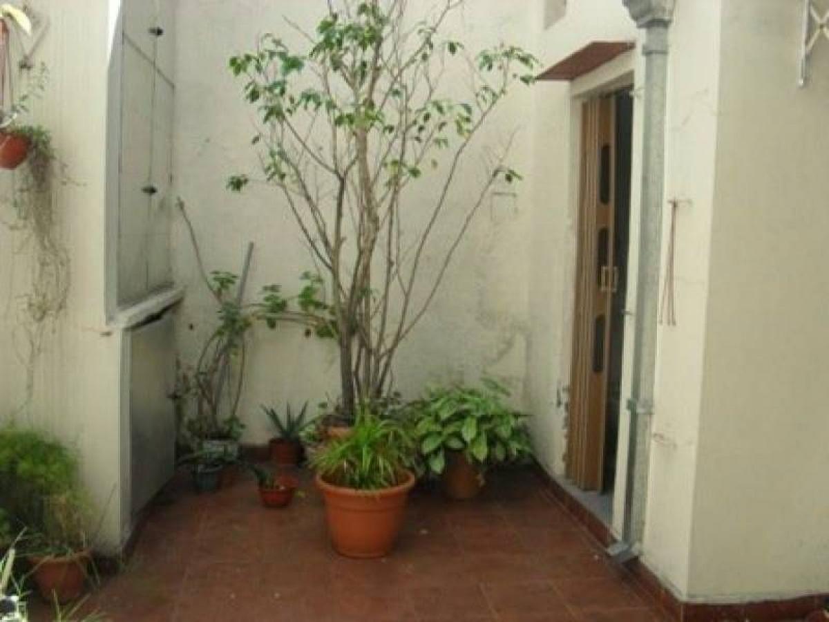 3 bedrooms House in Lanus, Argentina No. 3200