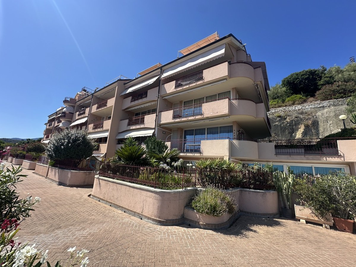 2 Schlafzimmer Doppelhaus in Vallecrosia, Italy, Nr. 300290