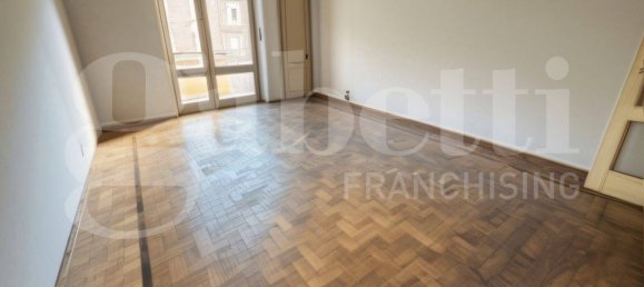 2 bedrooms Apartment in Turin, Italy No. 262254 6