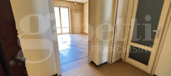 2 bedrooms Apartment in Turin, Italy No. 262254 4
