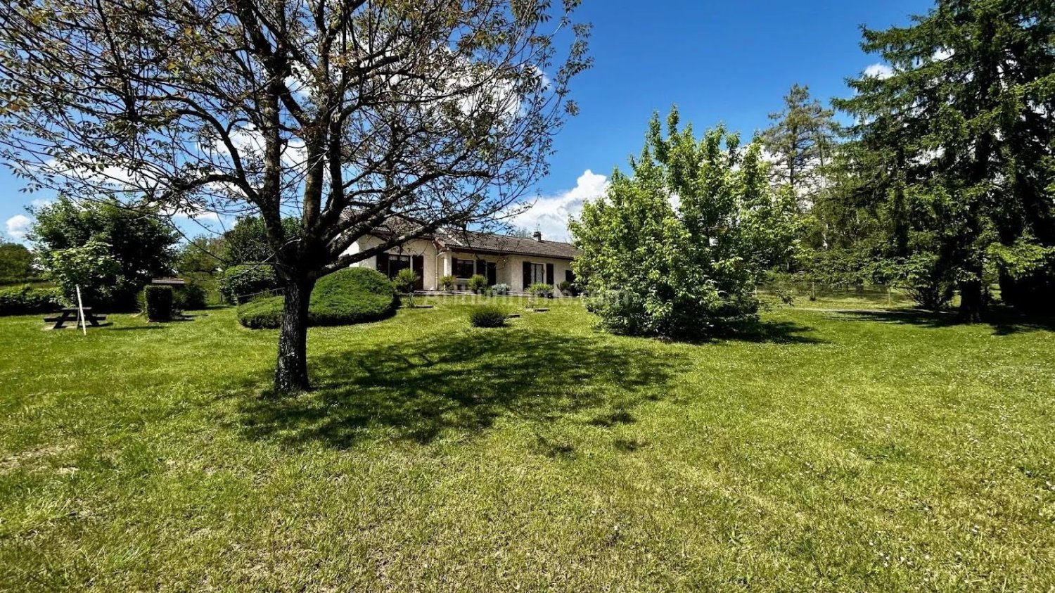 2 chambres Maison à Saint-Victor-de-Morestel, France No. 202870