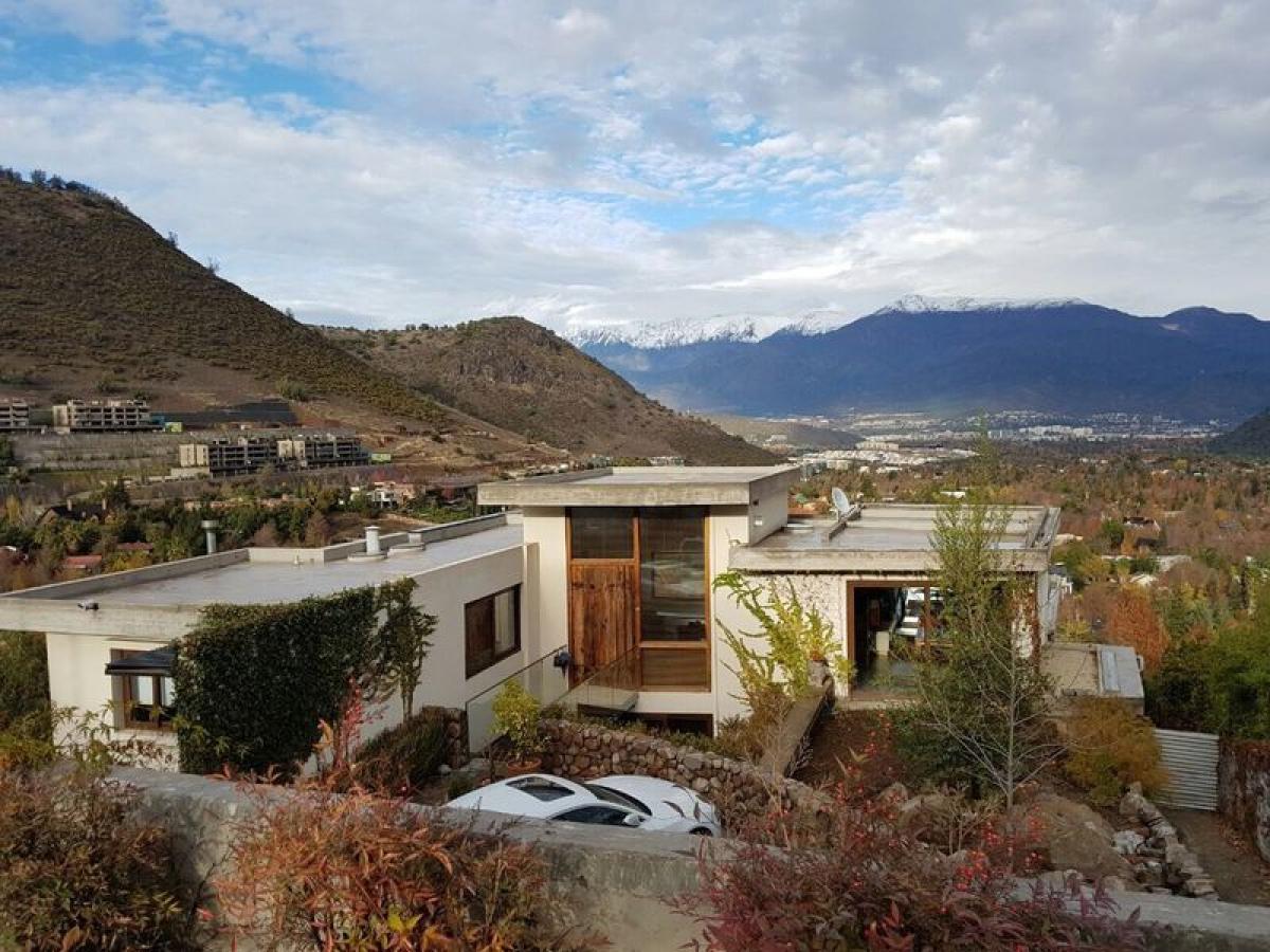 4 bedrooms House in Santiago, Chile No. 1526