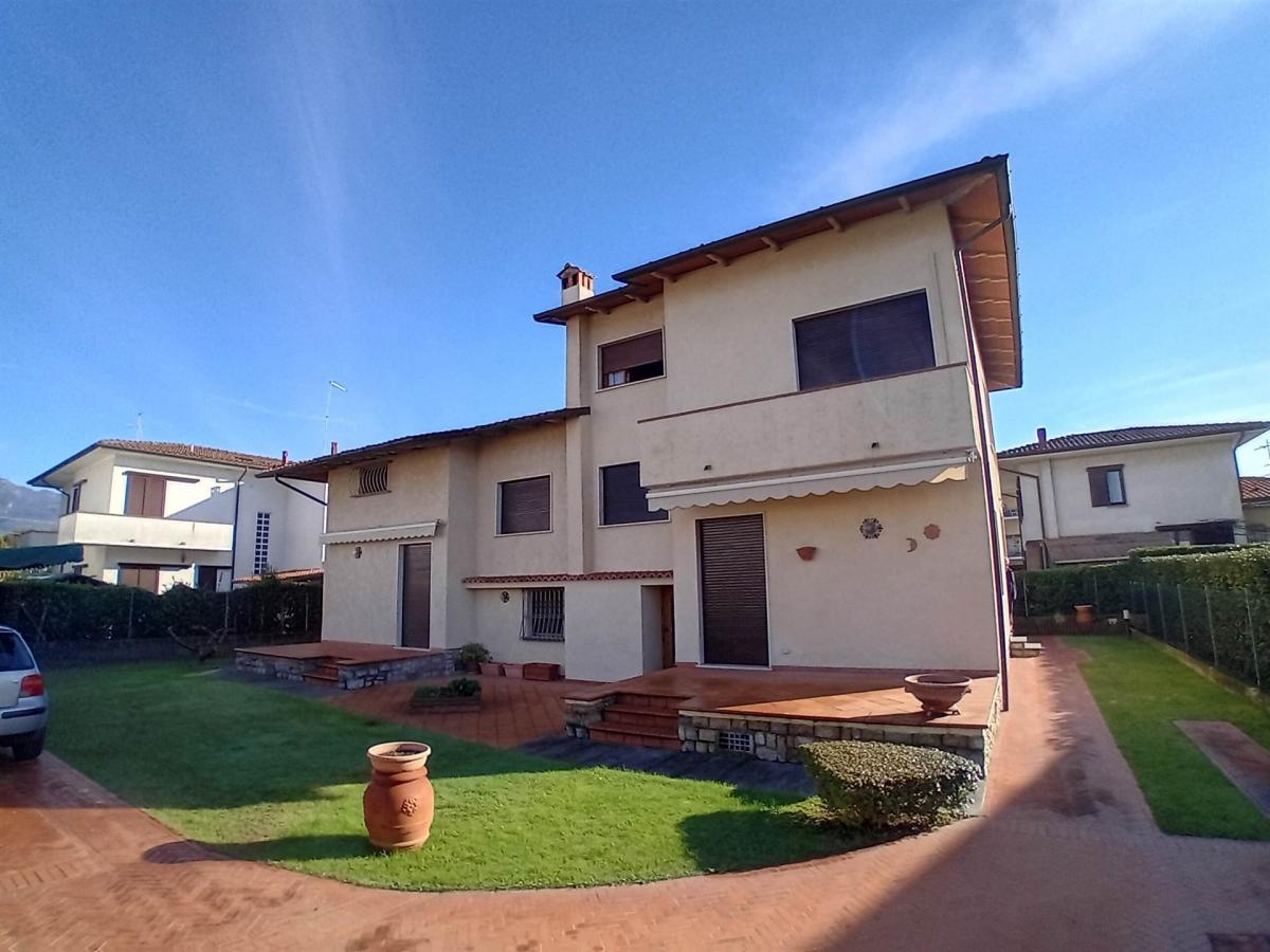 5 chambres Villa à Pietrasanta, Italy No. 1513