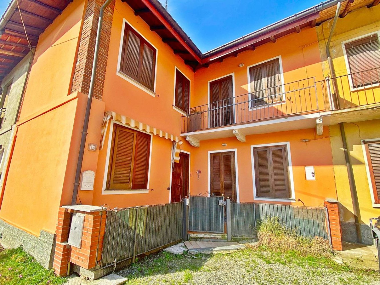 3 bedrooms Apartment in Sesto Calende, Italy No. 161017