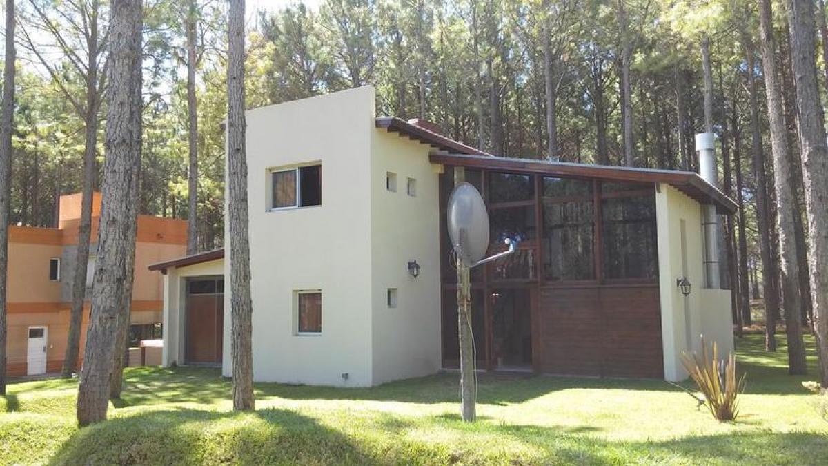 4 bedrooms House in Mar del Plata, Argentina No. 93589