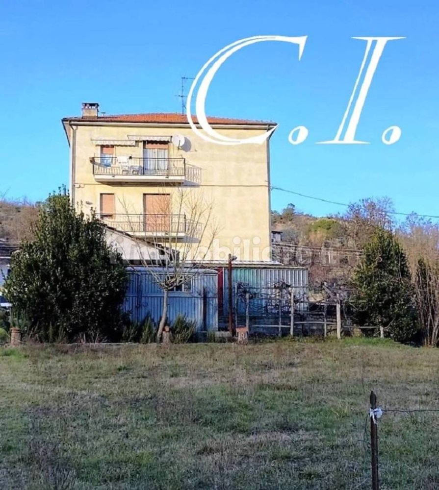 5 bedrooms Apartment in Cairo Montenotte, Italy No. 9987