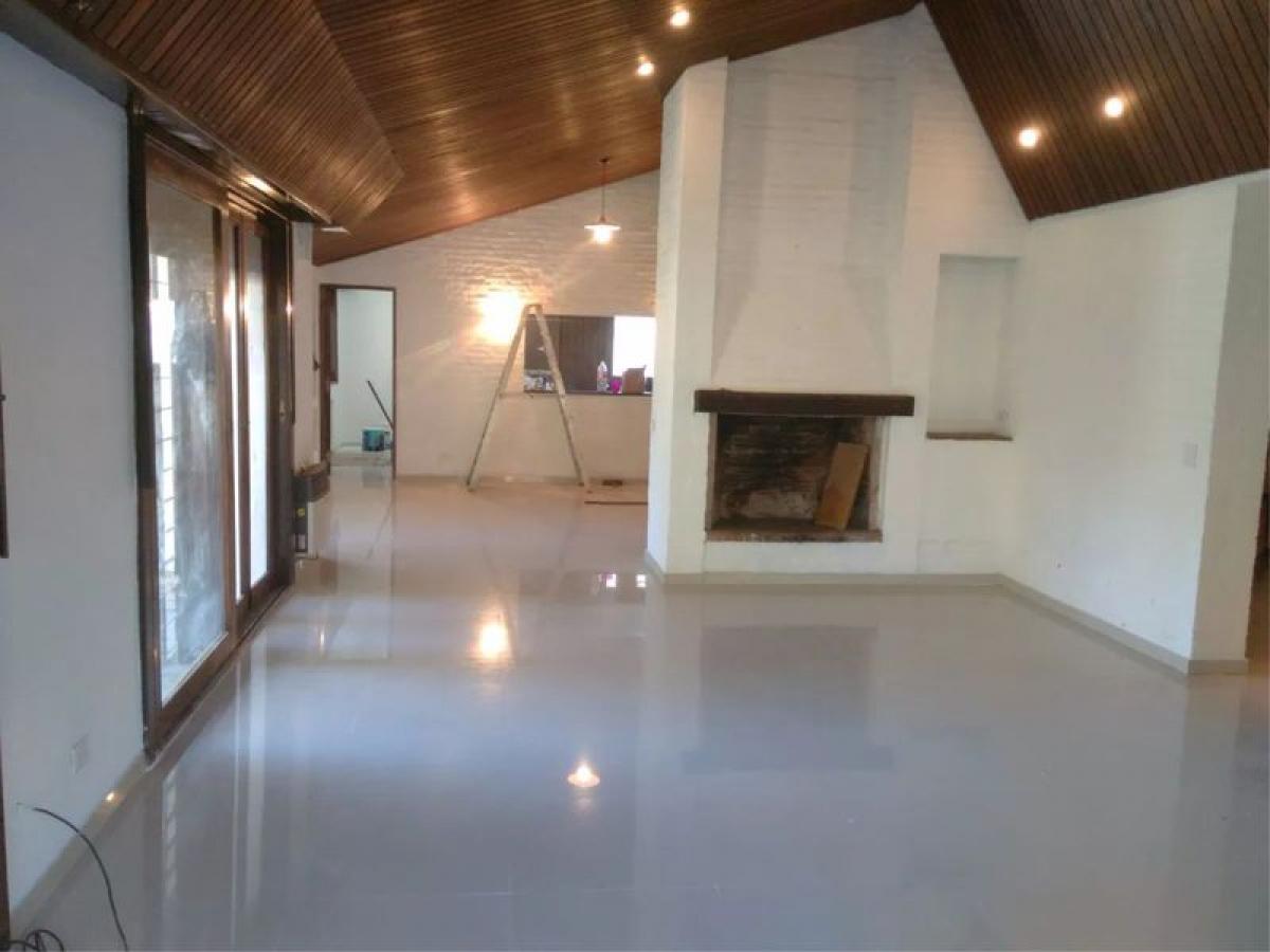 3 bedrooms House in Ituzaingo, Argentina No. 68637