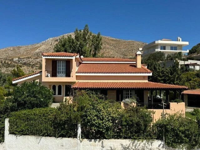 5 bedrooms Villa in Kalyvia Thorikou, Greece No. 1847