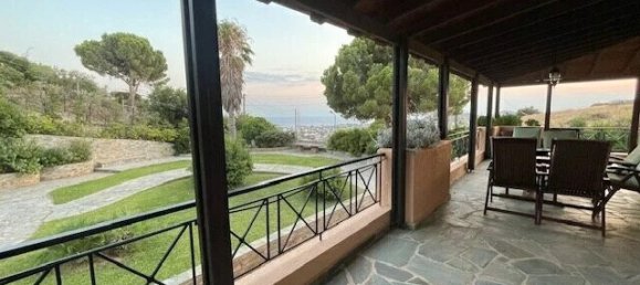 5 bedrooms Villa in Kalyvia Thorikou, Greece No. 1847 4