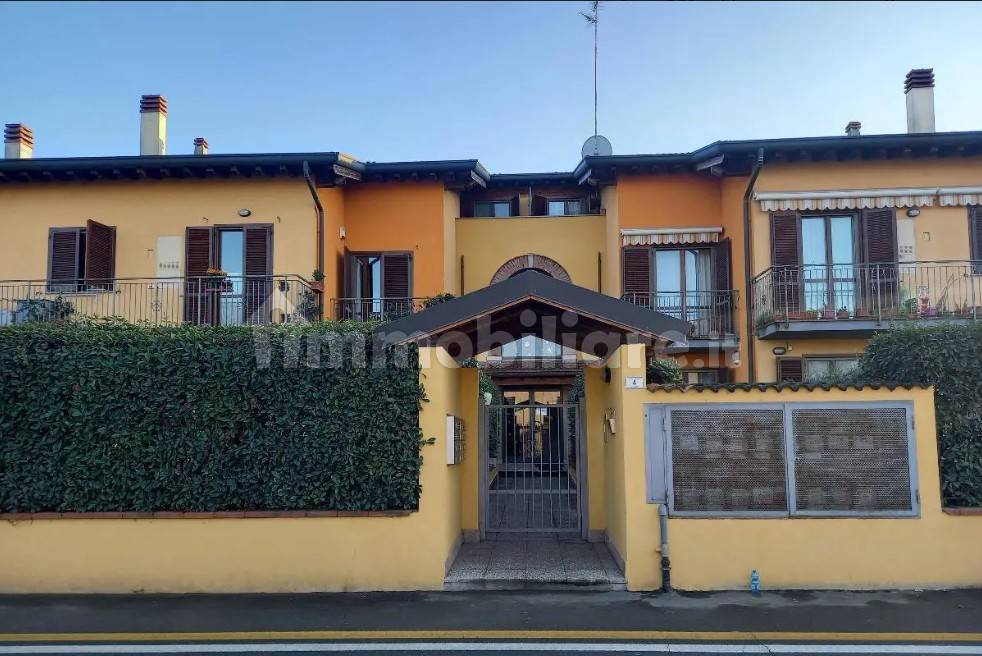 3 bedrooms Apartment in Motta Visconti, Italy No. 14220