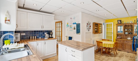 4 Schlafzimmer Haus in Redhill, United Kingdom, Nr. 1036 3