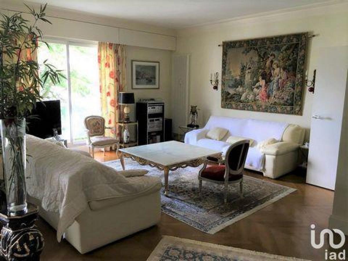 4 bedrooms Condo in Le Mans, France No. 34497