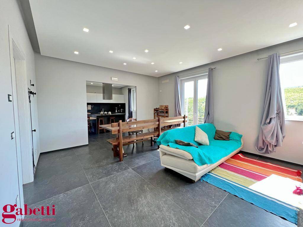 3 chambres Villa à La Morra, Italy No. 75344