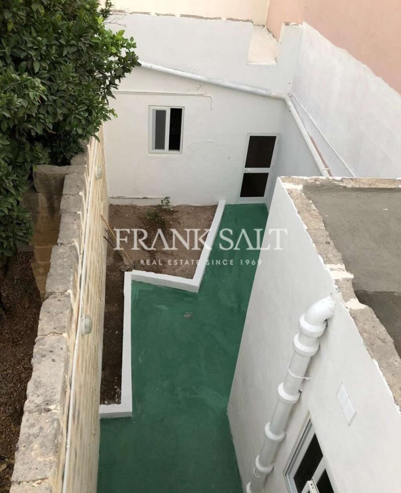 3 bedrooms Townhouse in Luqa, Malta No. 6413
