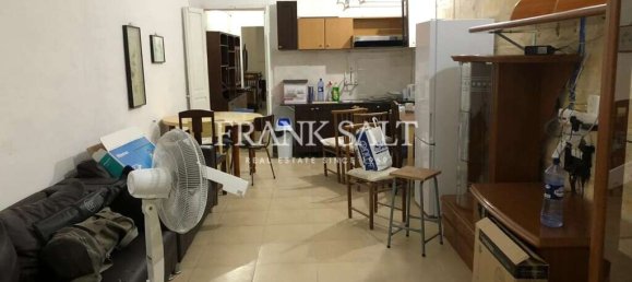 3 bedrooms Townhouse in Luqa, Malta No. 6413 2