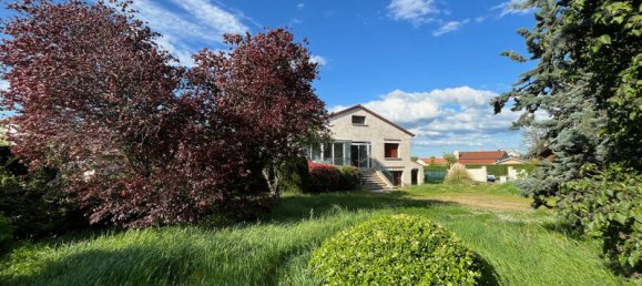 3 bedrooms House in Savigneux, France No. 195741 10