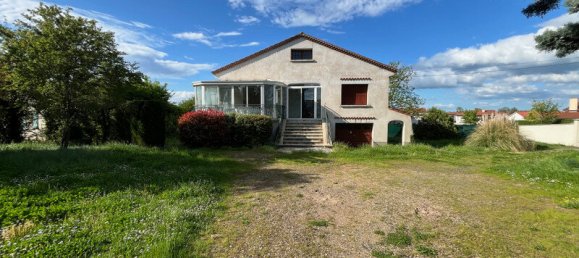 3 bedrooms House in Savigneux, France No. 195741 9