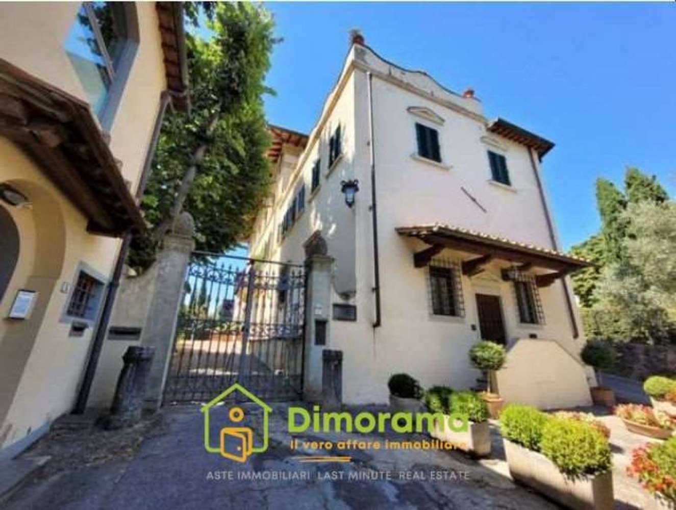 6 bedrooms Apartment in Florence, Italy No. 394041