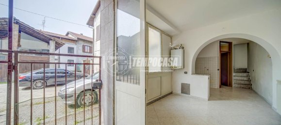 3 rooms Apartment in Cairate, Italy No. 11607 21