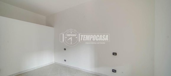3 rooms Apartment in Cairate, Italy No. 11607 16