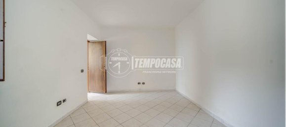 3 rooms Apartment in Cairate, Italy No. 11607 11