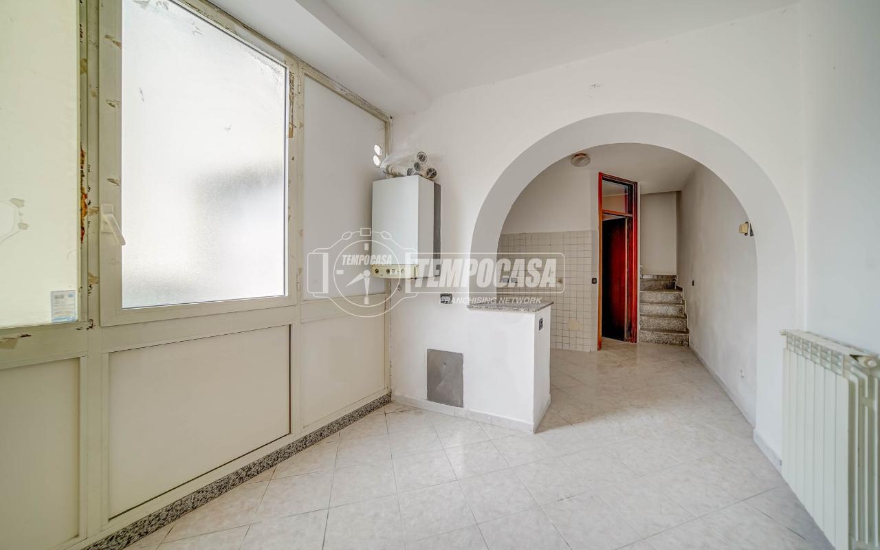 3 rooms Apartment in Cairate, Italy No. 11607
