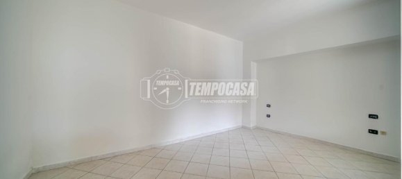 3 rooms Apartment in Cairate, Italy No. 11607 9