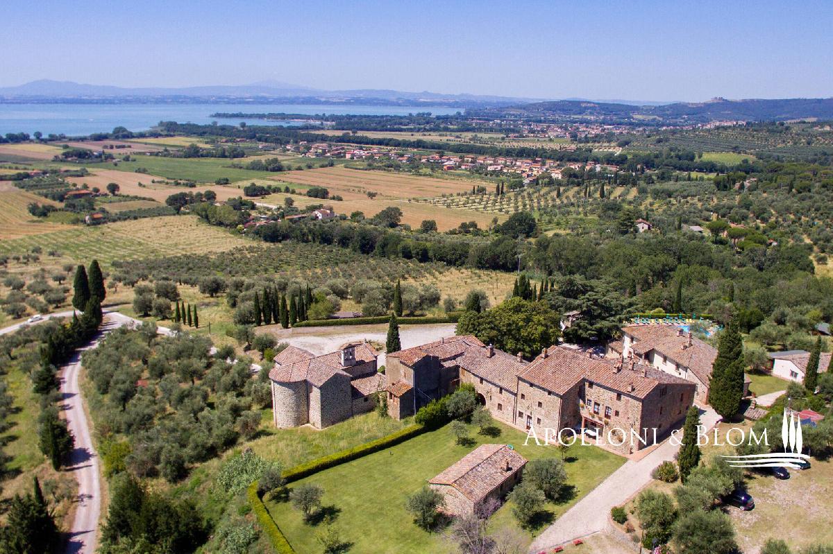 31 bedroom Villa in Tuoro sul Trasimeno, Italy No. 309832