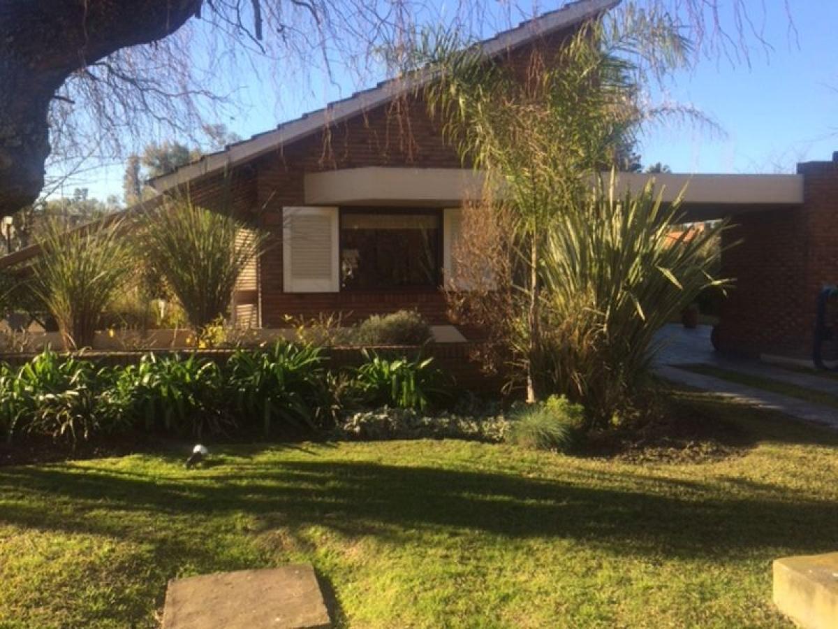 3 bedrooms House in Presidente Peron, Argentina No. 93686