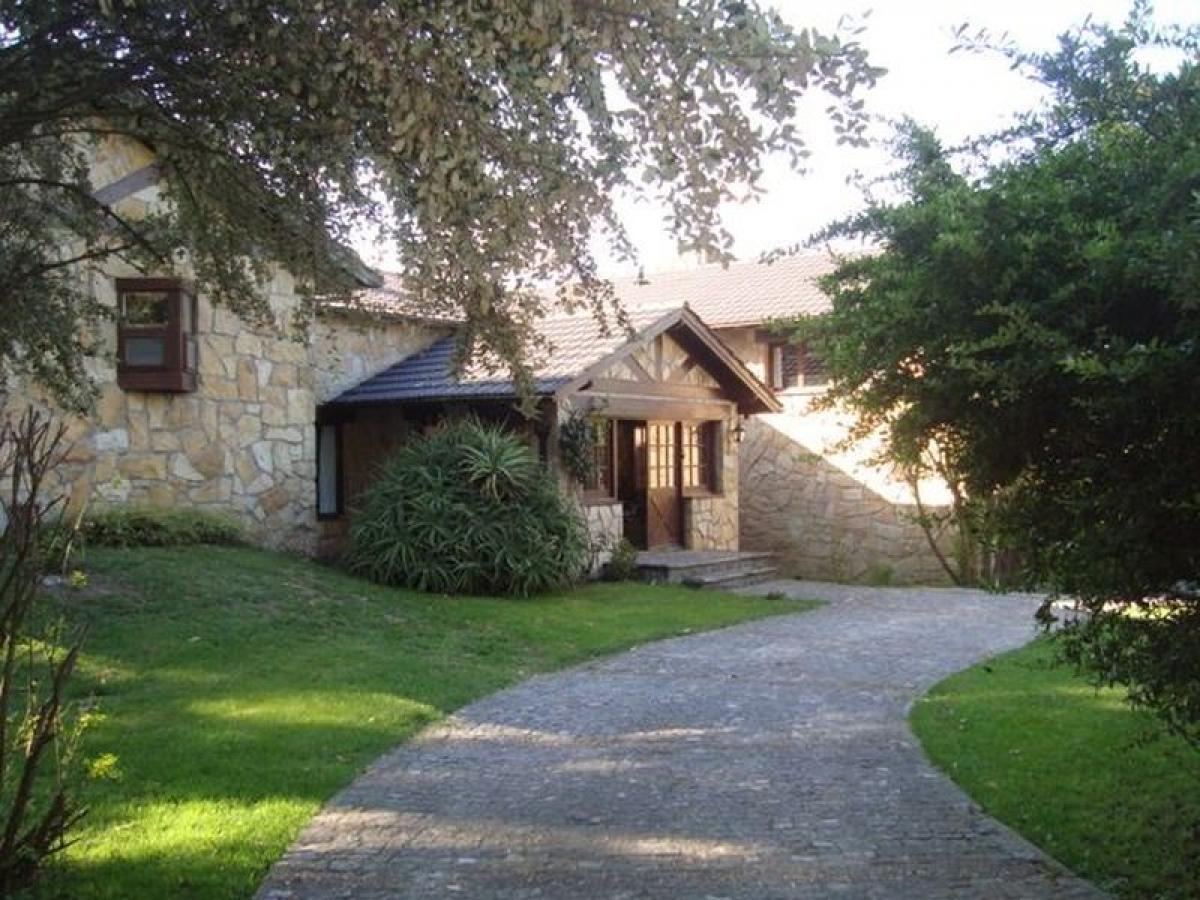 4 bedrooms House in Mar del Plata, Argentina No. 84131