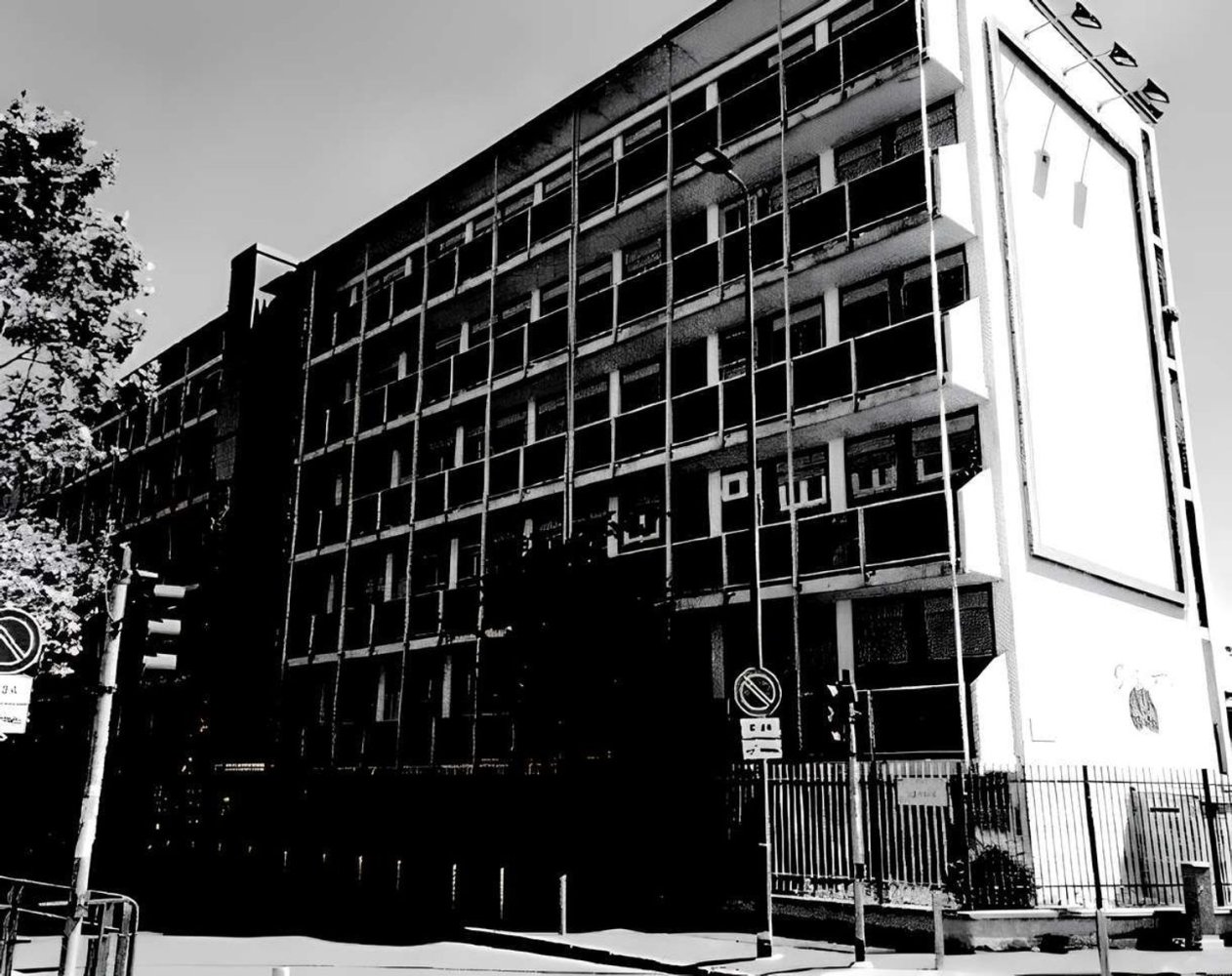 Квартира с 4 комнатами в Милан, Италия № 240258