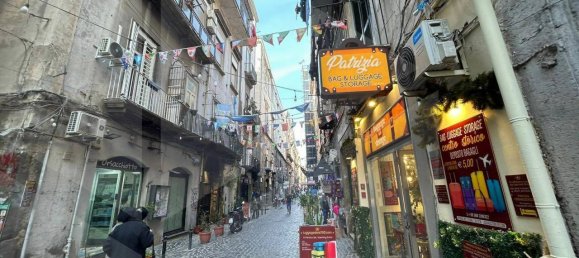 1 room Building in Naples, Italy No. 34510 3