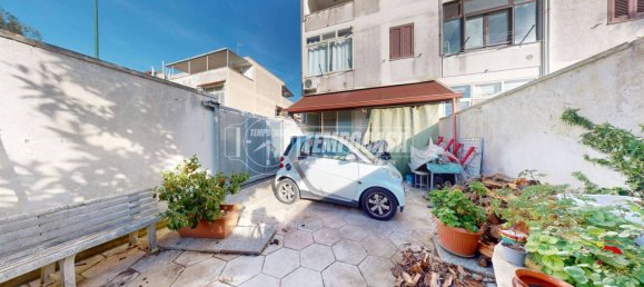 Квартира с 3 спальнями в Lizzanello, Италия № 197240 11