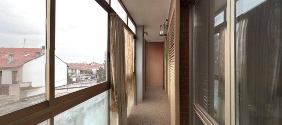 5 rooms Apartment in Moncalieri, Italy No. 140469 2