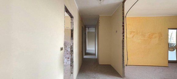 5 rooms Apartment in Moncalieri, Italy No. 140469 6