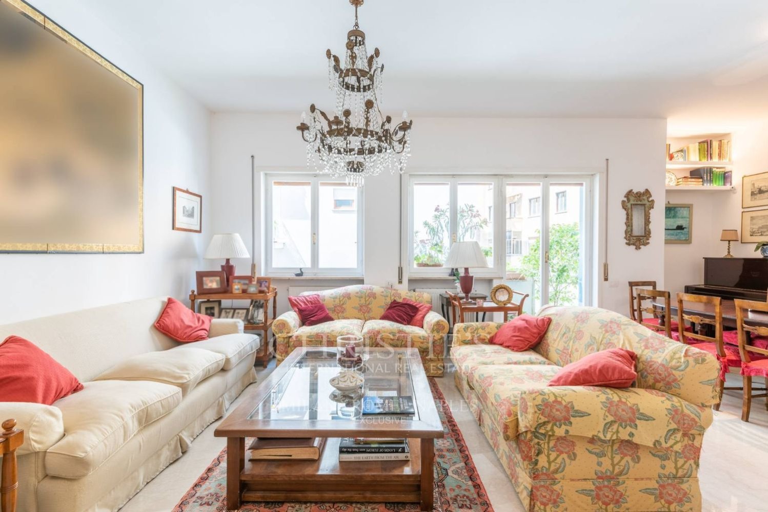 4 bedrooms Apartment in Rome, Italy No. 337123