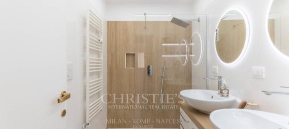 4 bedrooms Apartment in Rome, Italy No. 337123 17