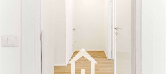 2 Schlafzimmer Wohnung in Milan, Italy, Nr. 319884 8