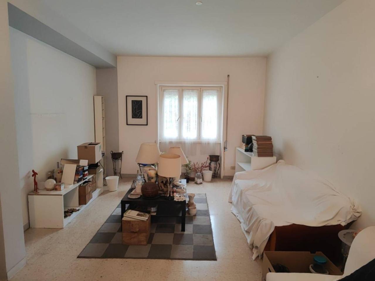 5 rooms Apartment in Rome, Italy No. 109407