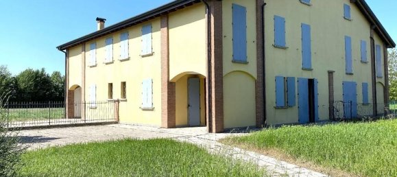 6 rooms Villa in Finale Emilia, Italy No. 37294 5