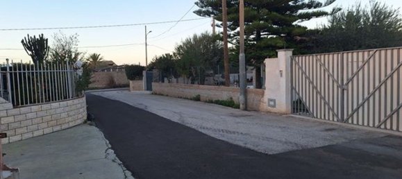 Villa de 4 dormitorios en Vittoria, Italy No. 338997 2