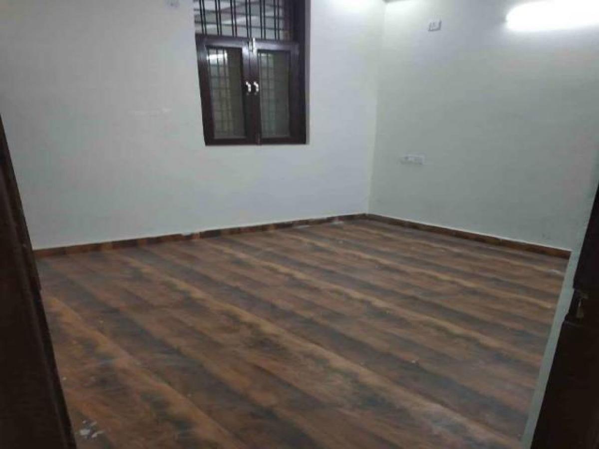 Дом с 3 спальнями в Нойда, Индия № 3151