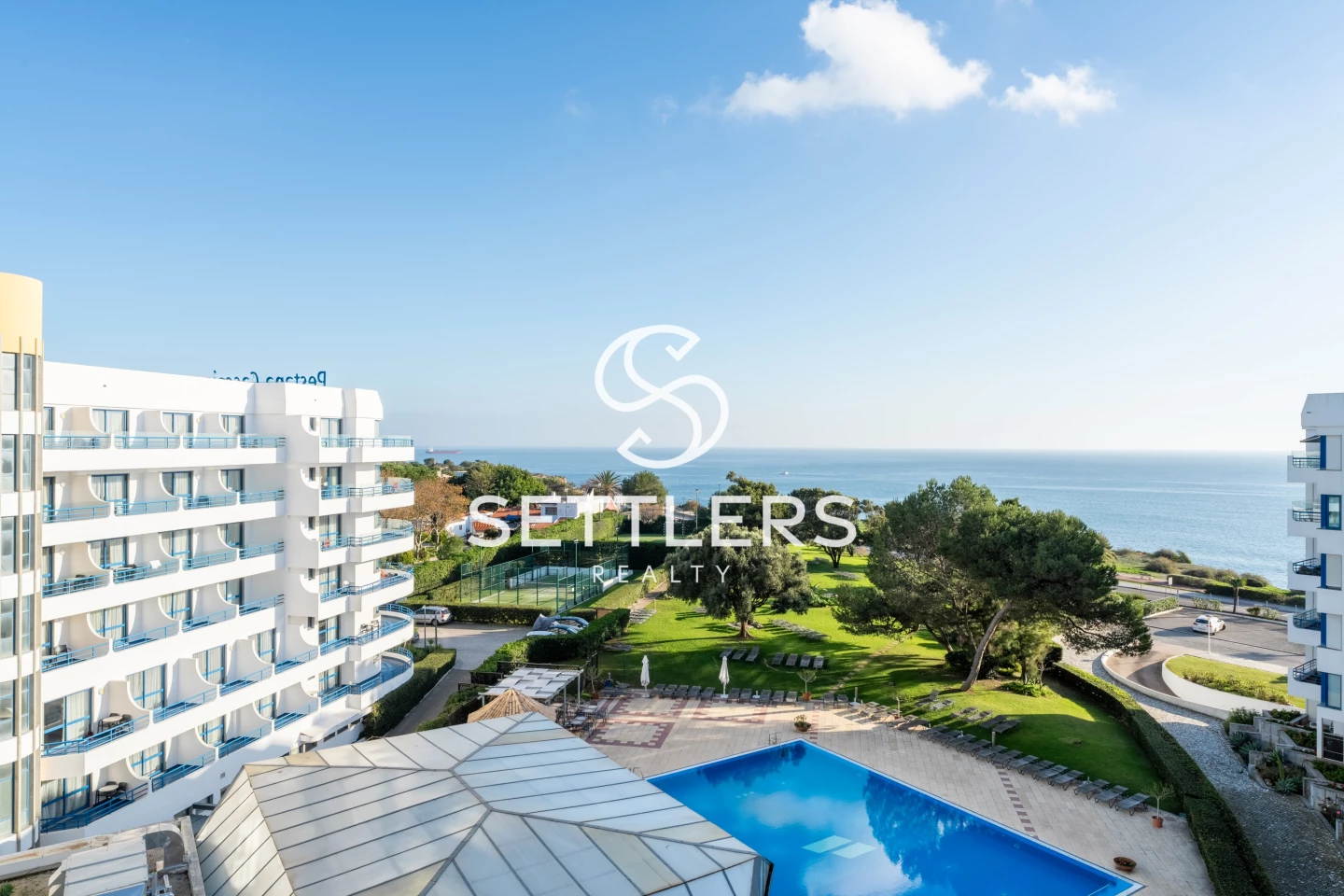 2 bedrooms Apartment in Cascais, Portugal No. 330032