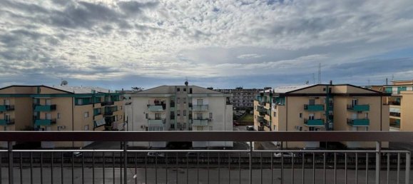 3-salle Appartement à Montecorvino Pugliano, Italy No. 29582 25