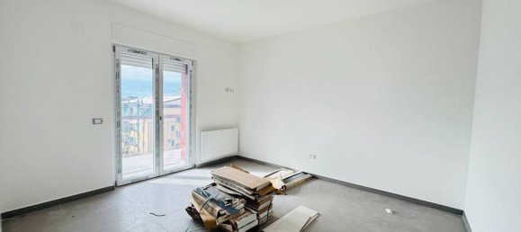 3-salle Appartement à Montecorvino Pugliano, Italy No. 29582 17