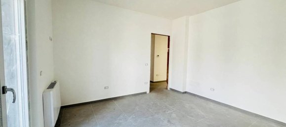 3-salle Appartement à Montecorvino Pugliano, Italy No. 29582 13