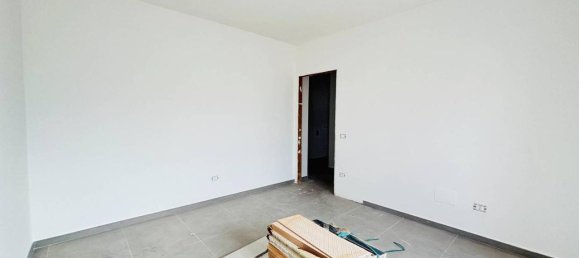 3-salle Appartement à Montecorvino Pugliano, Italy No. 29582 18
