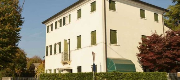 5 bedrooms Apartment in Spresiano, Italy No. 379646 7