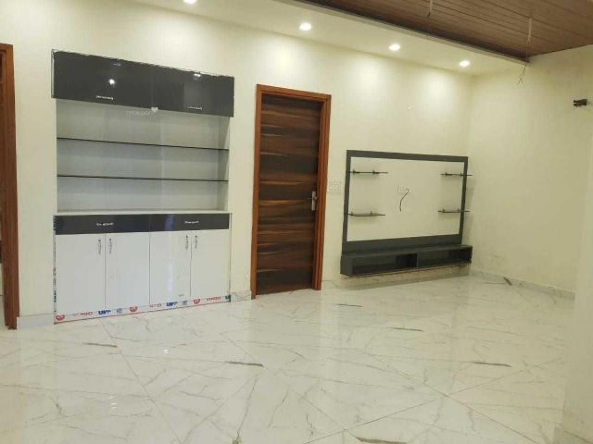 3 bedrooms House in Chandigarh, India No. 3922